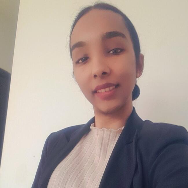 Babysitter in Nanterre: Zaynub