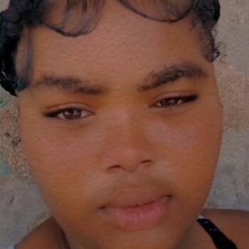 Babysitter Kingston: Davia