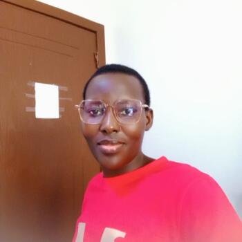 جليسة أطفال دبي: Namugerwa