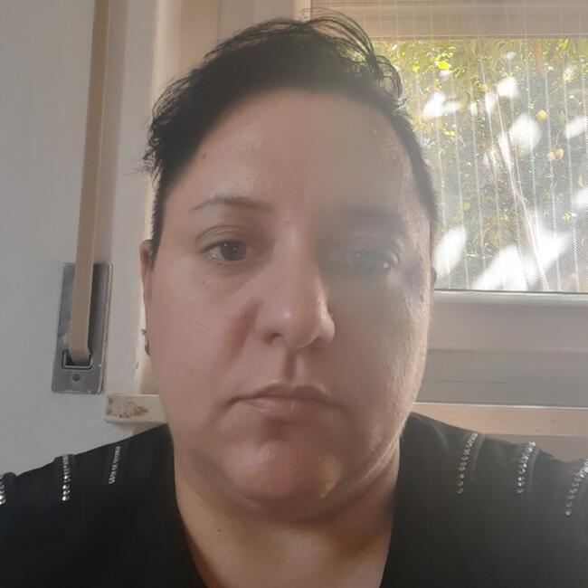 Babysitter in Besano: Vero