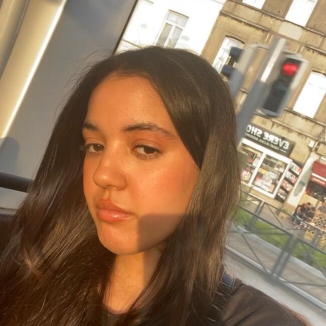 Babysitter in Brussels: Nawel