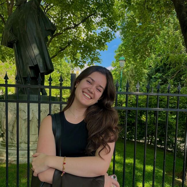 Babysitter in Itteville: Julia