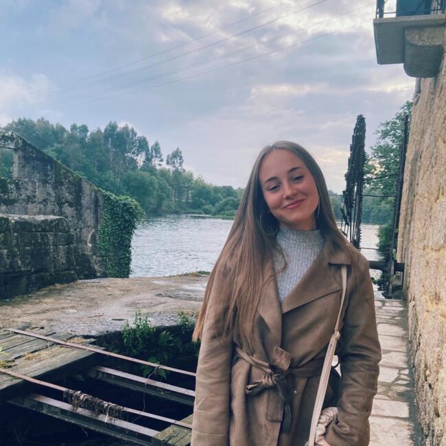 Babysitter in Arcozelo (Distrito de Braga): Bruna