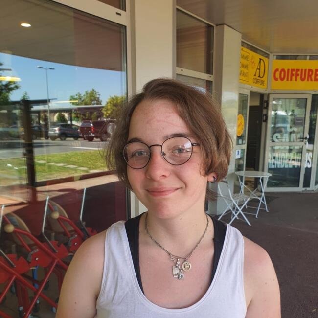 Babysitter in Orgnac-sur-Vézère: Andgelina