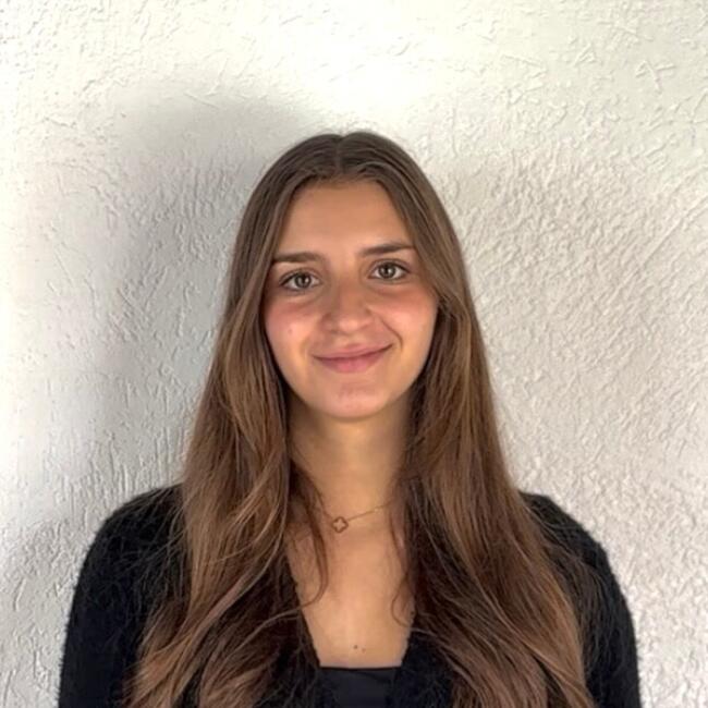 Babysitter in Gex: Flavie