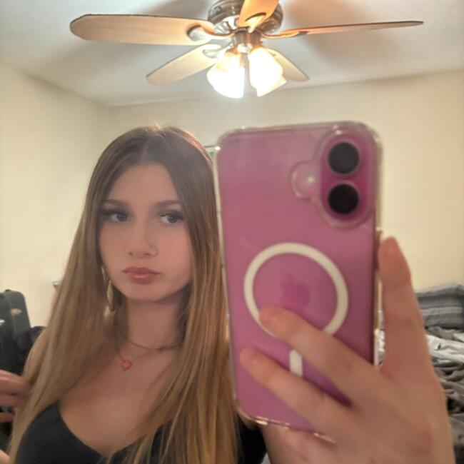 Babysitter in Tustin: Maddie