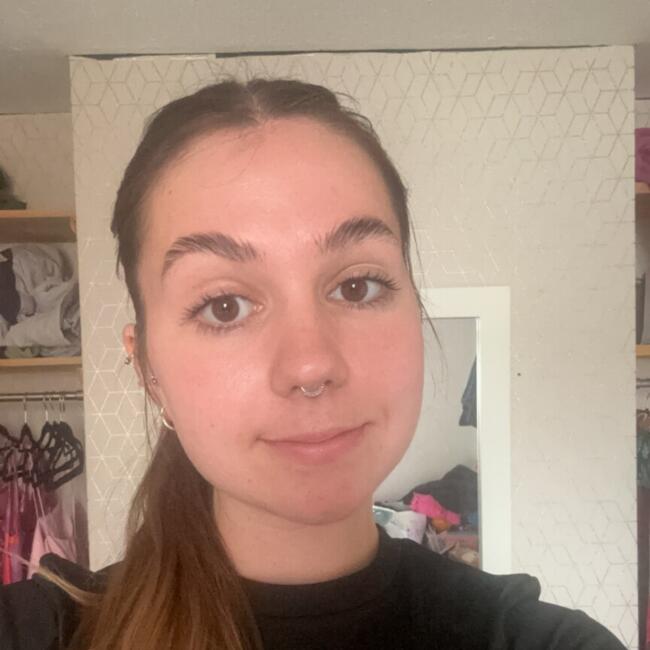 Nanny in Newport (England): Holly