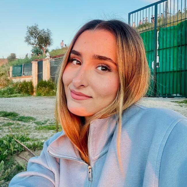 Babysitter in Seville: Laura