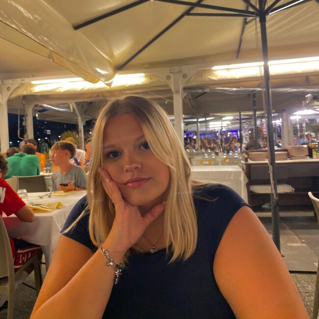 Babysitter in Thonon-les-Bains: Victoria