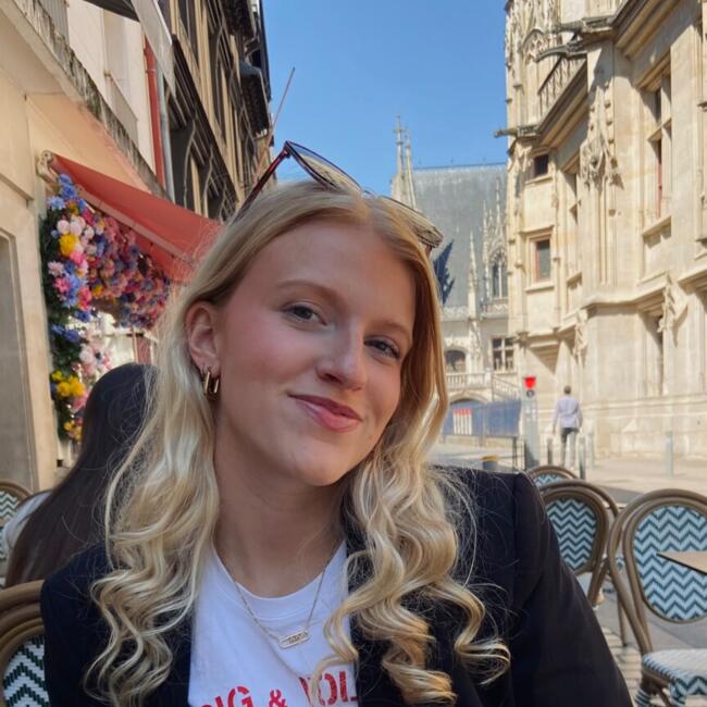 Babysitter in Saint-Pierre-du-Jonquet: Zoé