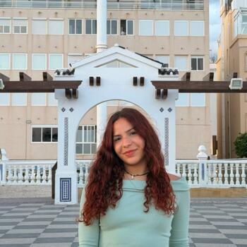 Babysitter in Burriana: Nicole