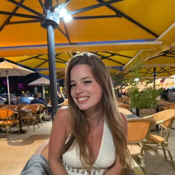 Babysitter in Bordeaux: Emma