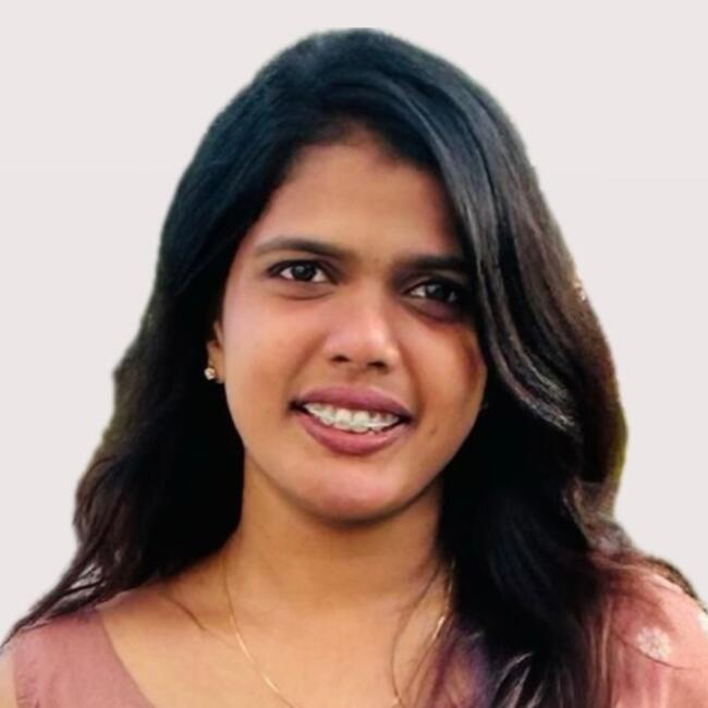 Babysitter in Hoodi: Hima