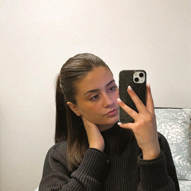 Babysitter in Saint-Blaise: Ariana