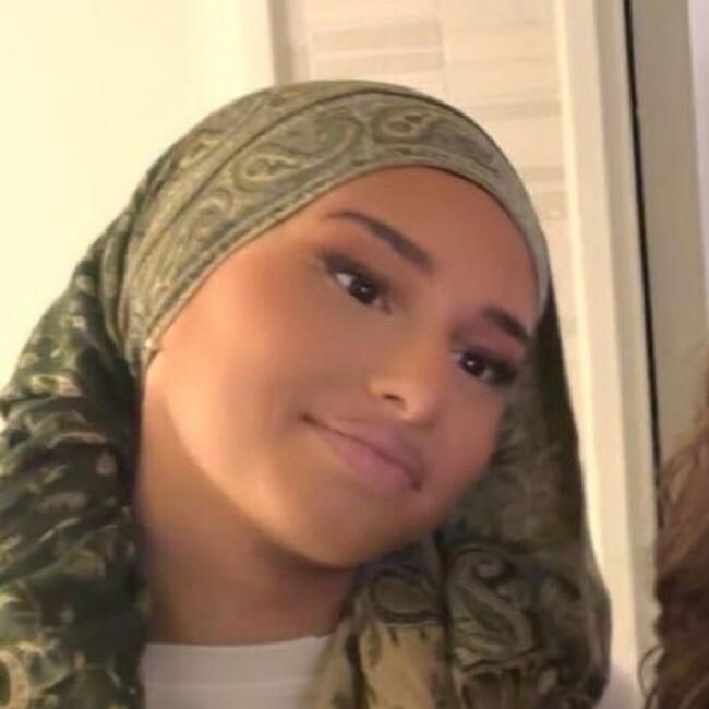 Babysitter in Paris: Aya