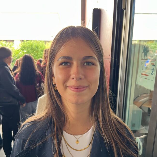 Babysitter in Lyon: Helena