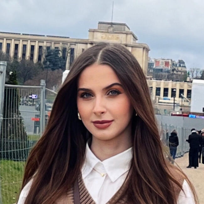 Babysitter in Prague: Nina