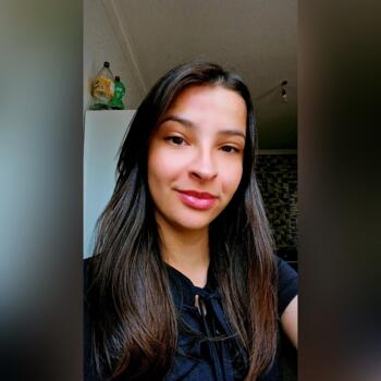 Babá em Jardinópolis: Larissa
