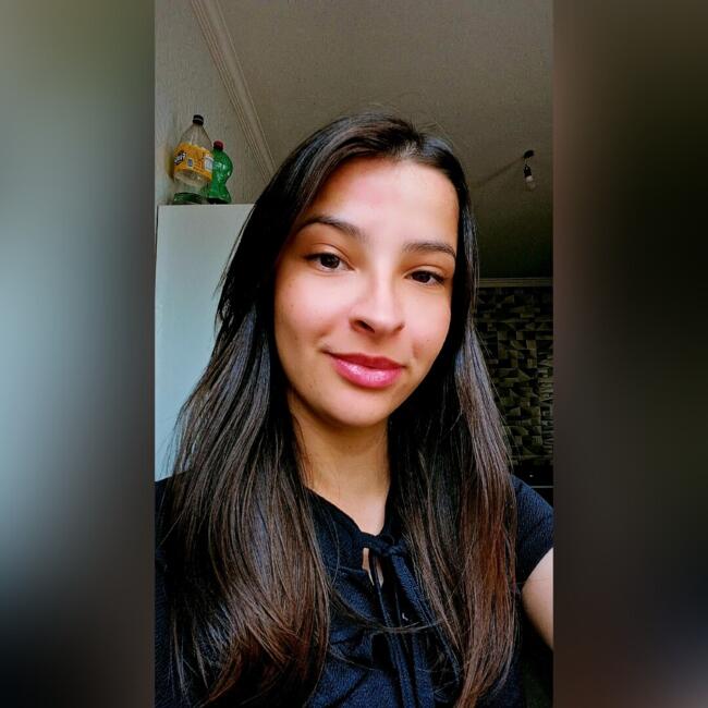 Babá em Jardinópolis: Larissa
