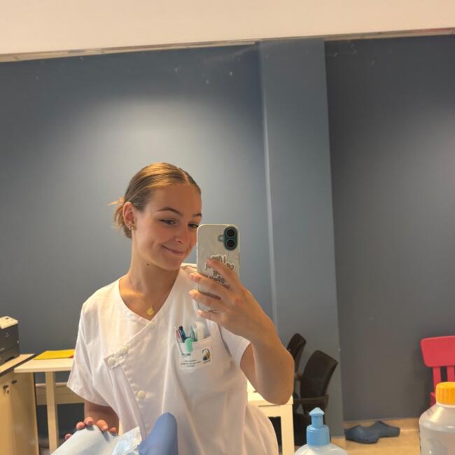 Babysitter in Comines: Flavie