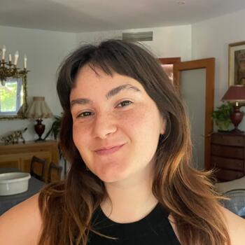 Babysitter in Girona: Gina