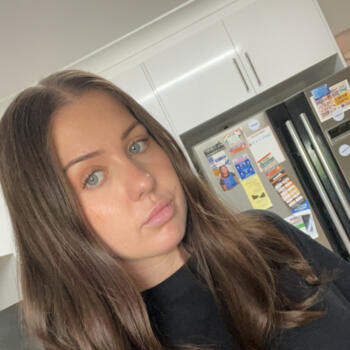 Baby-sitter in Newcastle: Claudia