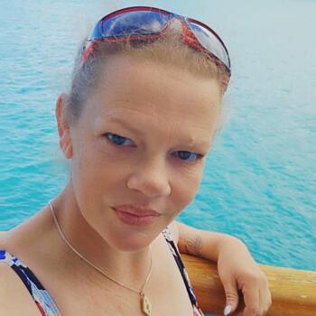 Babysitter in Gladstone Central: Mandi