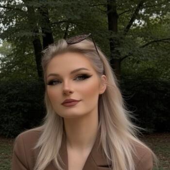 Babysitter Heist-op-den-Berg: Lenka