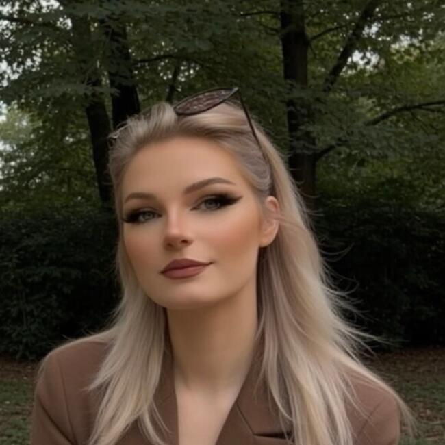 Babysitter in Heist-op-den-Berg: Lenka