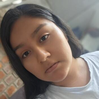 Babysitter in Villa: Zarai