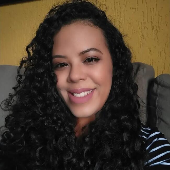 Emprego de babá em Contagem: Aline