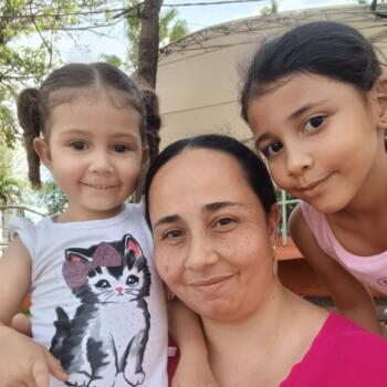 Emprego de babá em Lorena: emprego de babá Aline