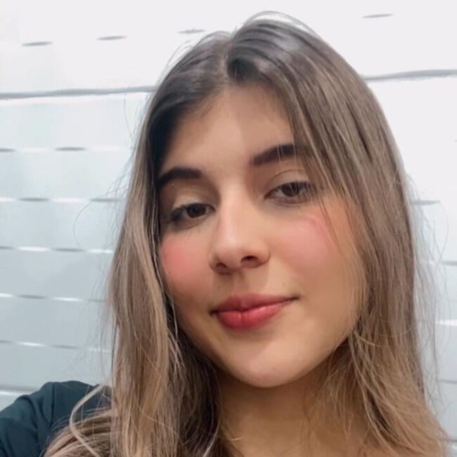 Babysitter in Gravataí: Julia