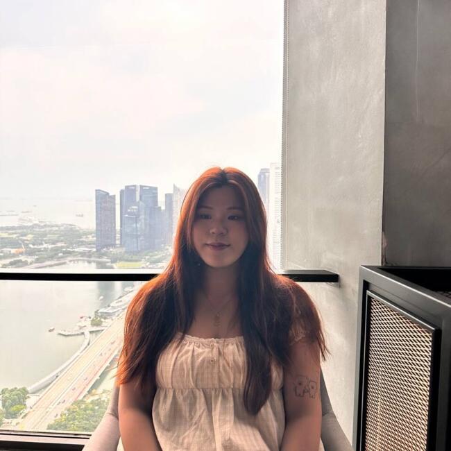 Babysitter in Singapore: Laura