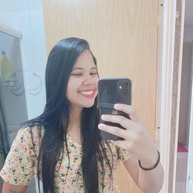 Babysitter in Valparaíso de Goiás: Larissa