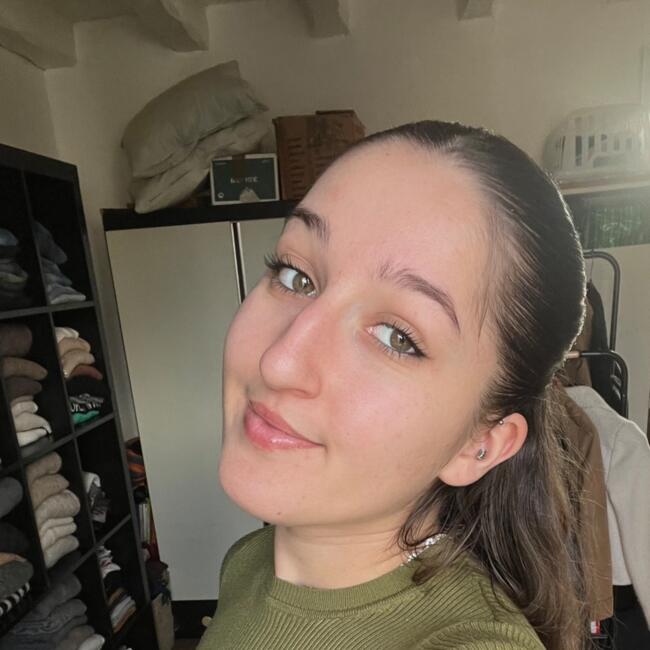 Babysitter in Rueil-Malmaison: Andrea