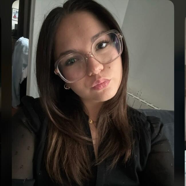 Babysitter in Les Touches: Aleyna