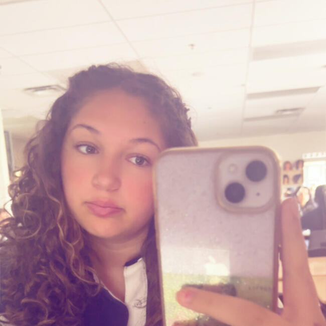 Baby-sitter in Oakville: Maya