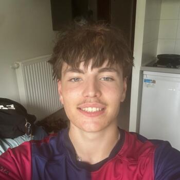 Babysitter Biot: Tom