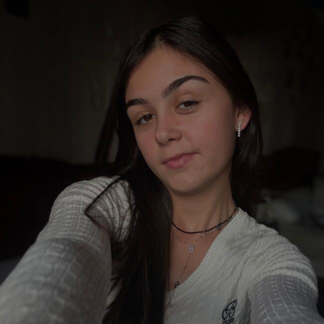 Babysitter in Nîmes: Léa Betty