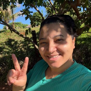 Babysitter in Ribeirão das Neves: Larissa
