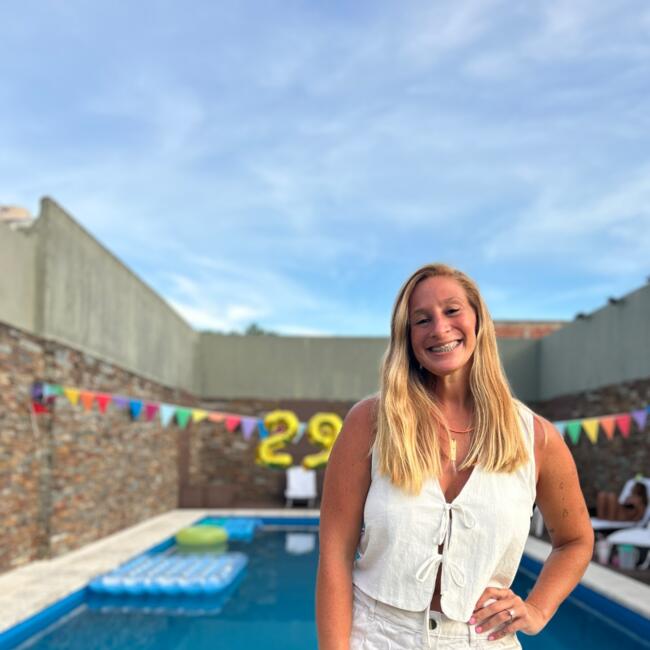 Babysitter in Bear: Camila