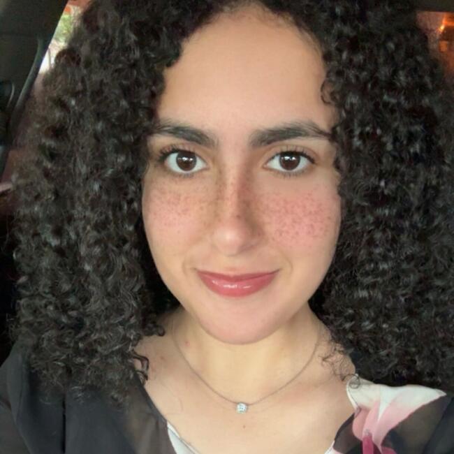 Babysitter in Chicago: Lara