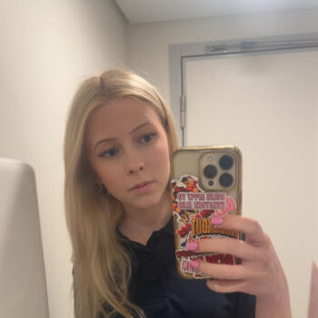 Babysitter in Sogndal: Iris