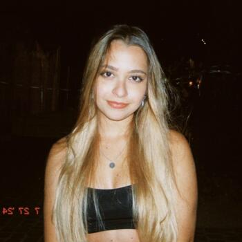 Babysitter in Maia: Adriana