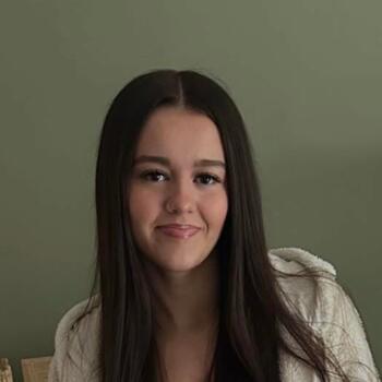 Babysitter in Wallasey: Lily