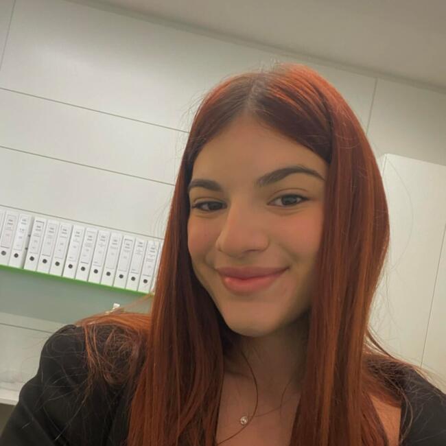 Babysitter in Athens: Δήμητρα