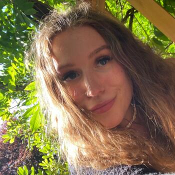 Babysitter in Victoria: Amber