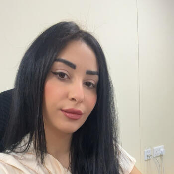 عائلة أبوظبي: Zein