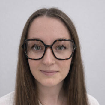 Babysitter Le Monastère: Flavie